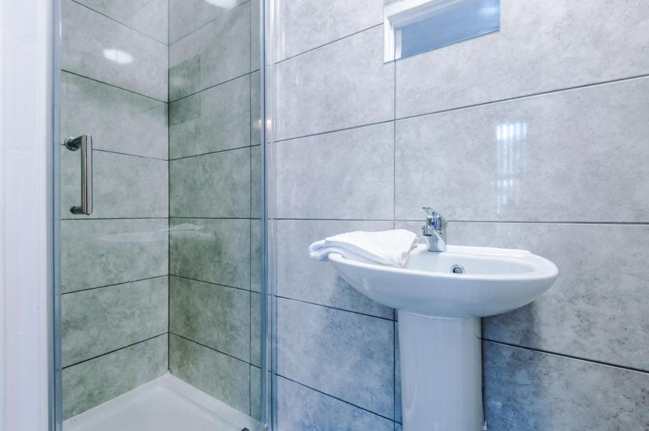 Cosy 3 Bed 3 Bath House - Central Liverpool -Self Check-In & Free Parking! Villa Dış mekan fotoğraf